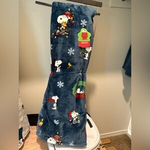 SNOOPY CHRISTMAS BLANKET